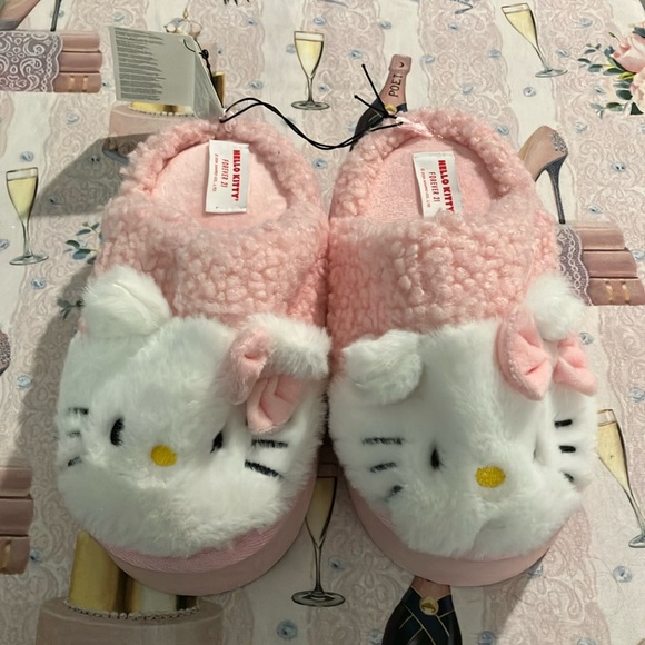 Hello Kitty Pink Fuzzy Slippers - Picture 1 of 10